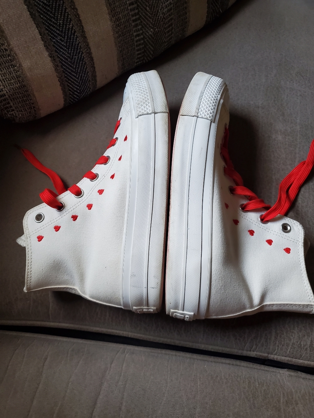 Converse Chuck Taylor All Star Lift Platform High 'Embroidered Hearts - White 9 - Picture 5 of 12
